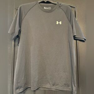 Men’s size large under armour tee